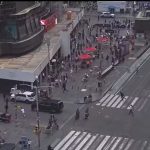 Tiros na Times Square causam pânico e polícia prende suspeito em NY