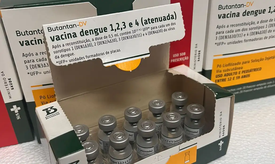 Ministério da Saúde suspende vacina da dengue do Butantan após duas mortes