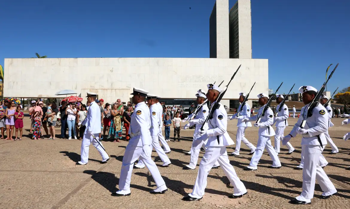 Marinha encerra inscrições para concurso com 400 vagas neste domingo