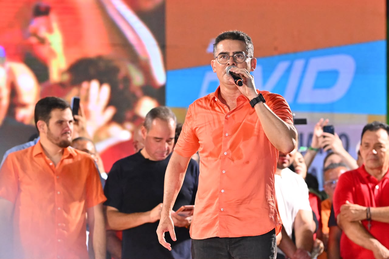 David Almeida apresenta propostas para água tratada, pesca e turismo em Parintins