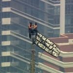 Casal é preso após escalar antena do Empire State Building em NY