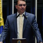 Moraes marca depoimento de Flávio por suposta calúnia contra Lula