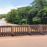 Mulher é espancada e jogada de ponte após ser tirada à força de boate 