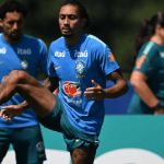 Raphinha volta a treinar e reforça opções do Brasil contra a Noruega