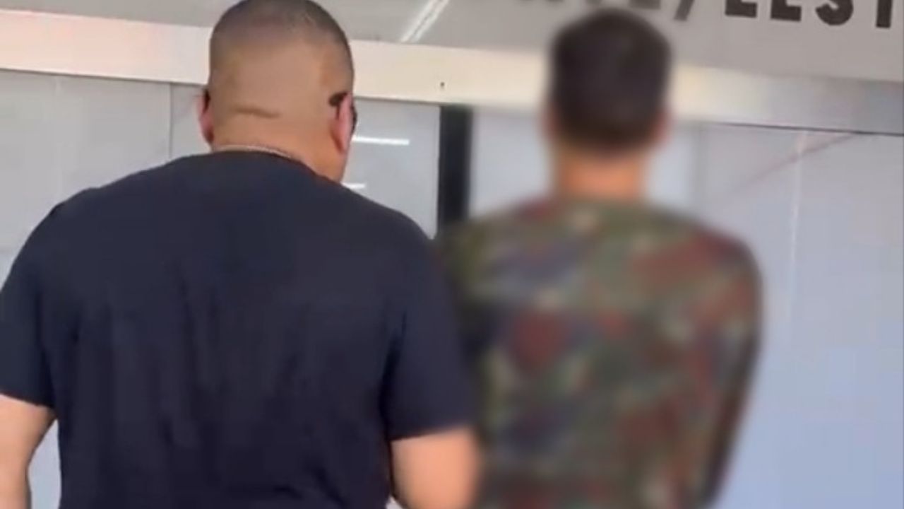 Venezuelano é preso após invadir casa e agredir ex-companheira na frente dos filhos em Manaus Venezuelano é preso após invadir casa e agredir ex-companheira na frente dos filhos em Manaus