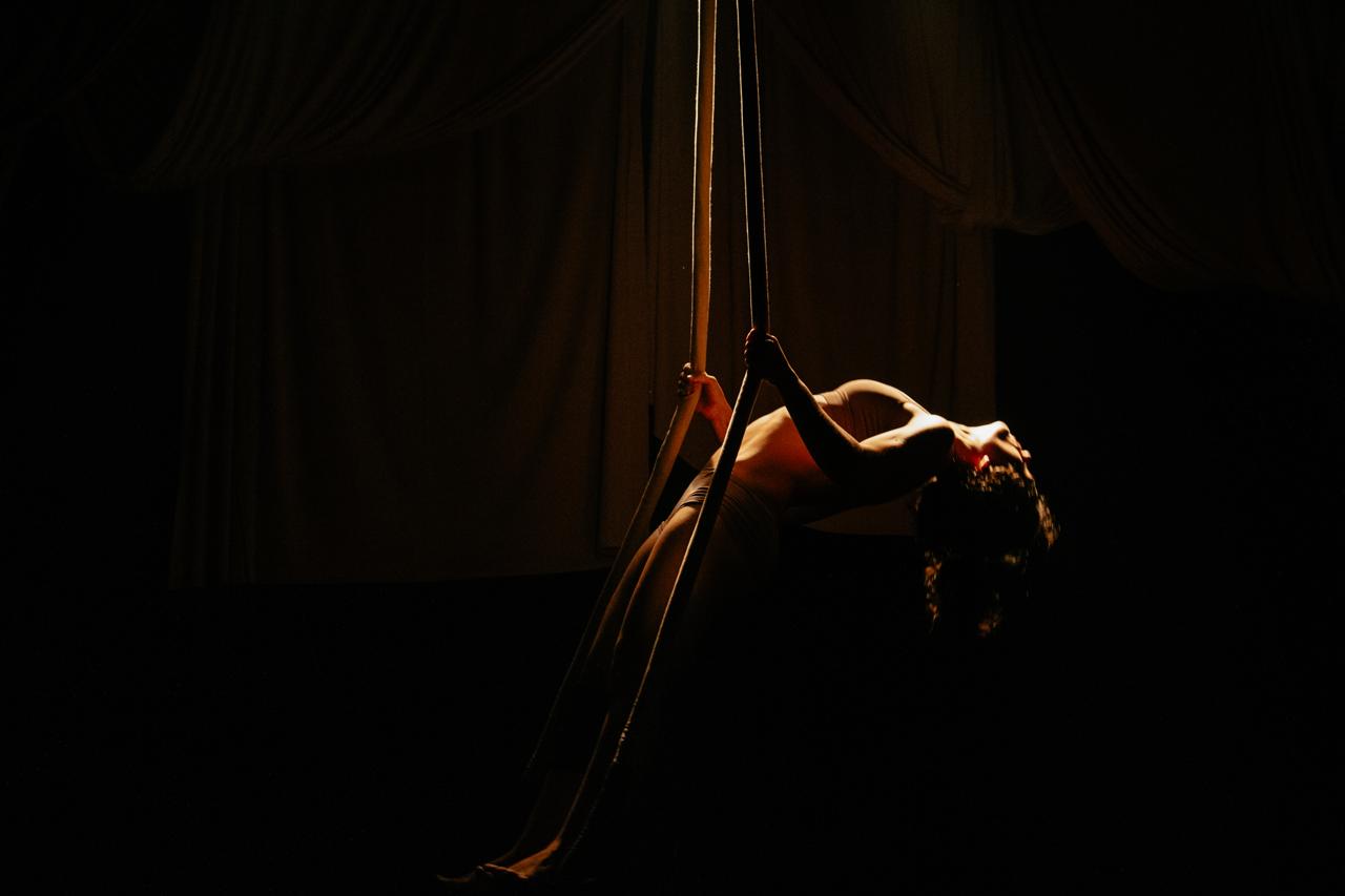 ‘Tez’ leva circo contemporâneo ao Teatro da Instalação com sessões gratuitas