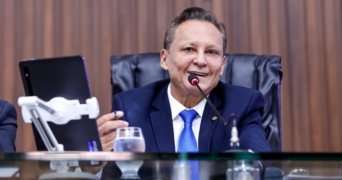 Adjuto Afonso é eleito presidente da ALE-AM com 19 votos