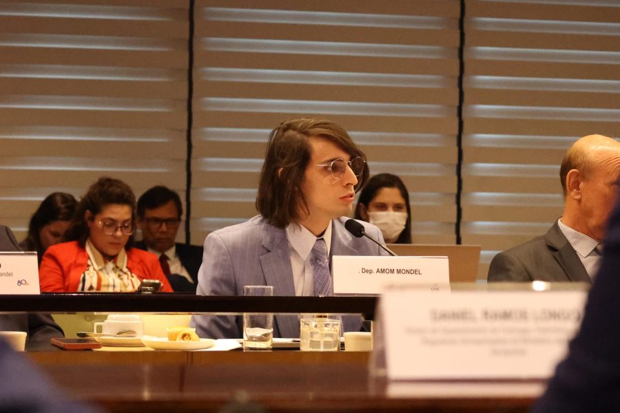 Projeto para ampliar o uso da Libras avança na Câmara dos Deputados