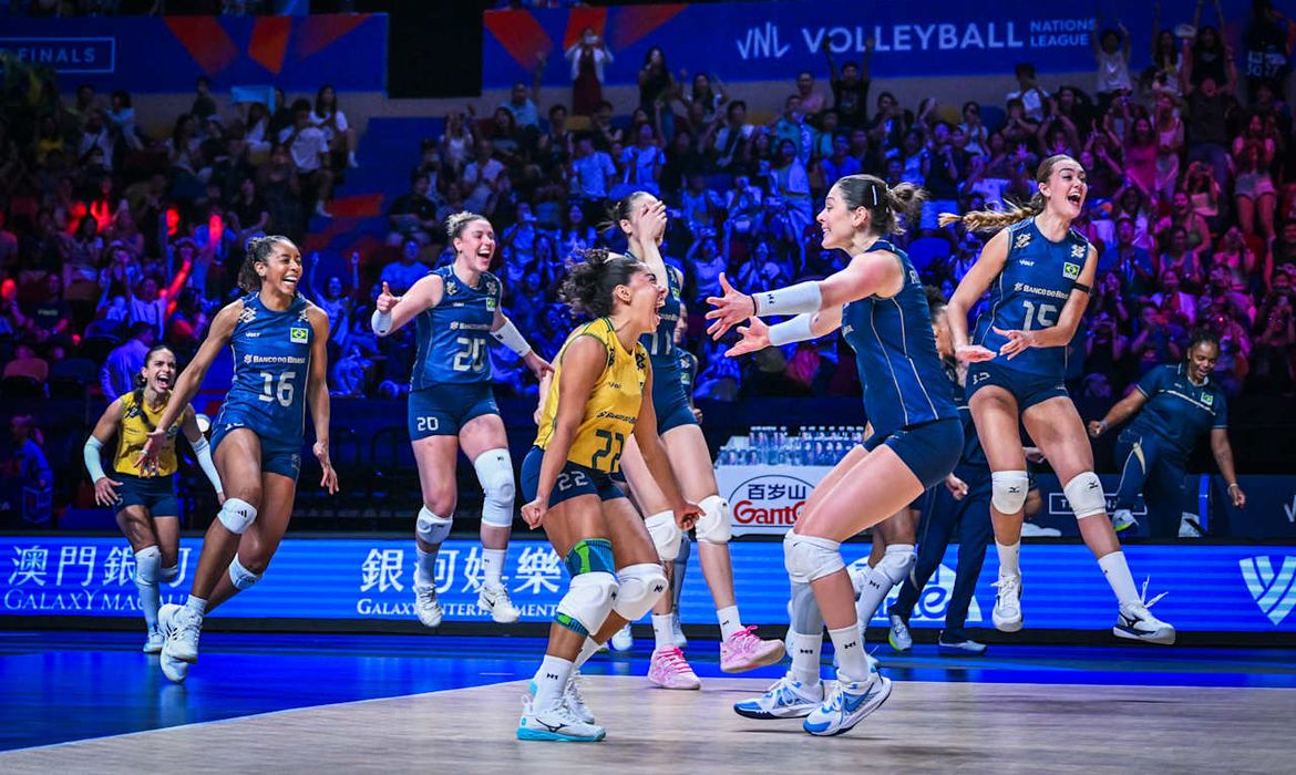 Brasil derruba Itália em virada épica e chega à final da Liga das Nações de Vôlei