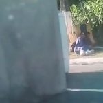 VÍDEO: Caminhão tomba após acidente com motocicleta e deixa feridos na avenida Santos Dumont