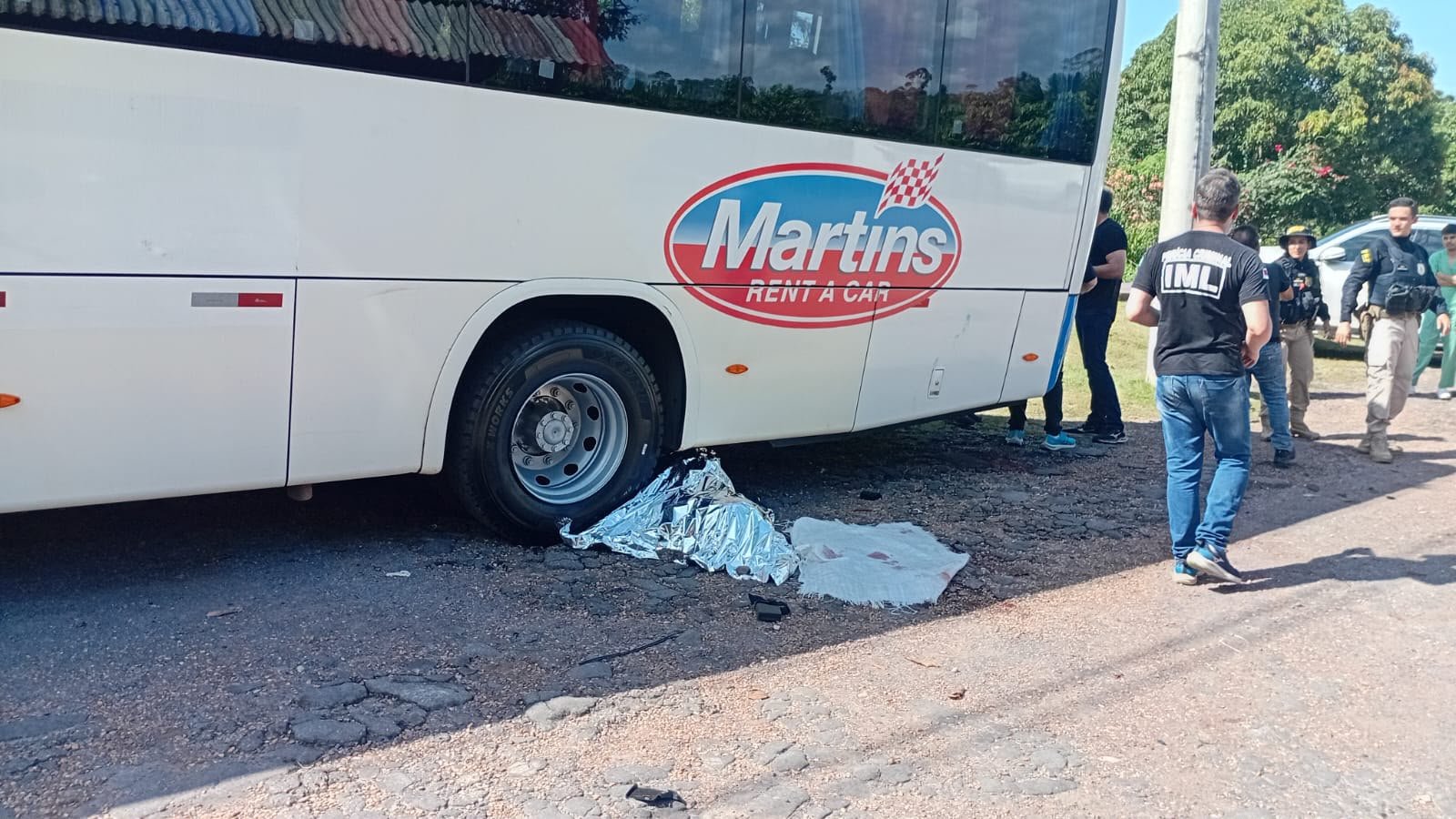 Casal morre em grave colisão entre motocicleta e ônibus na BR-174; veja imagens
