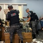 VÍDEOS: Van carregada com quase 1 tonelada de drogas é apreendida na AM-010