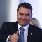 Pesquisa aponta Flávio Bolsonaro à frente de Lula no Amazonas