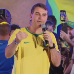 “Vou para os EUA defender o PIX”, diz Flávio Bolsonaro
