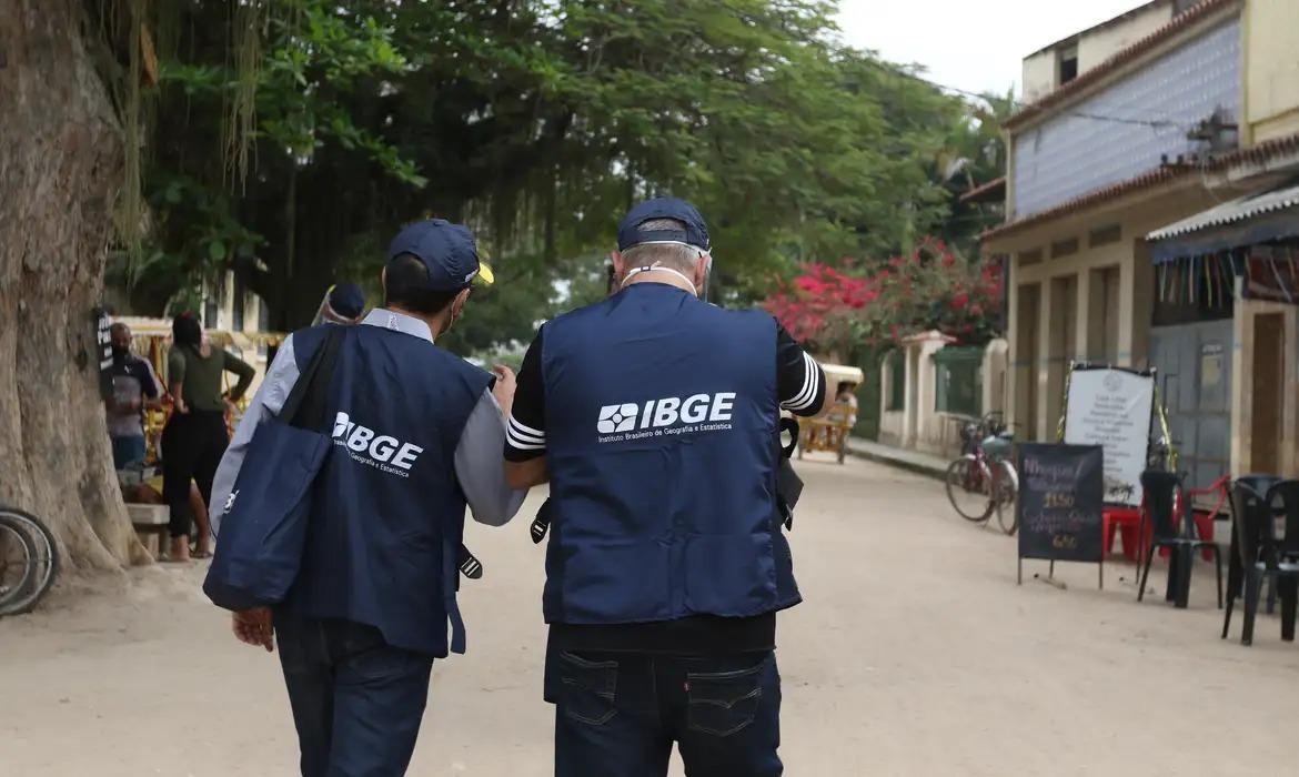 IBGE prorroga inscrições para 8,2 mil vagas com salários de até R$ 4 mil; saiba como participar