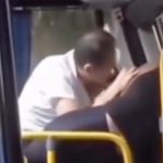 VÍDEO: Passageira e motorista trocam socos, tapas e mordidas dentro de ônibus