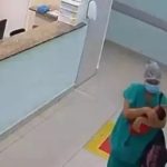 Vídeo mostra técnica tentando sair de maternidade com recém-nascida escondida em bolsa