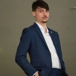 Filho de Bolsonaro pode perder vaga em comissão por faltas