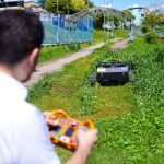 Robô que faz trabalho de 14 garis começa a ser usado em Manaus