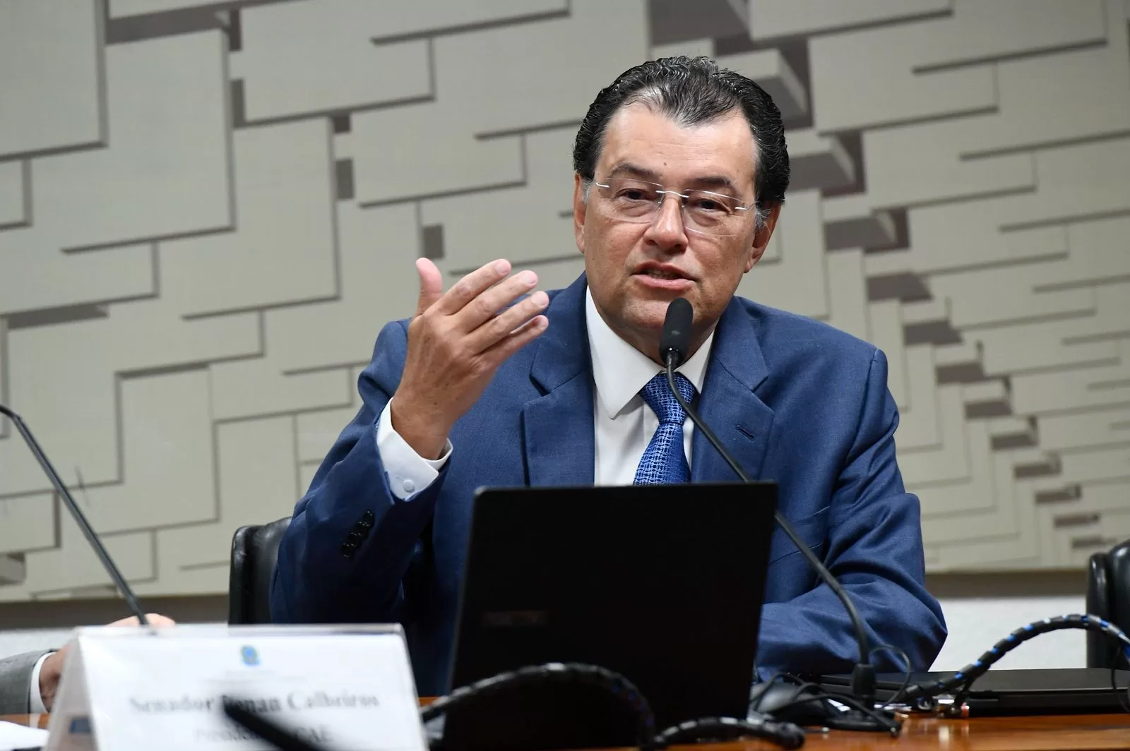 Eduardo Braga é escolhido relator de projeto sobre minerais críticos no Senado