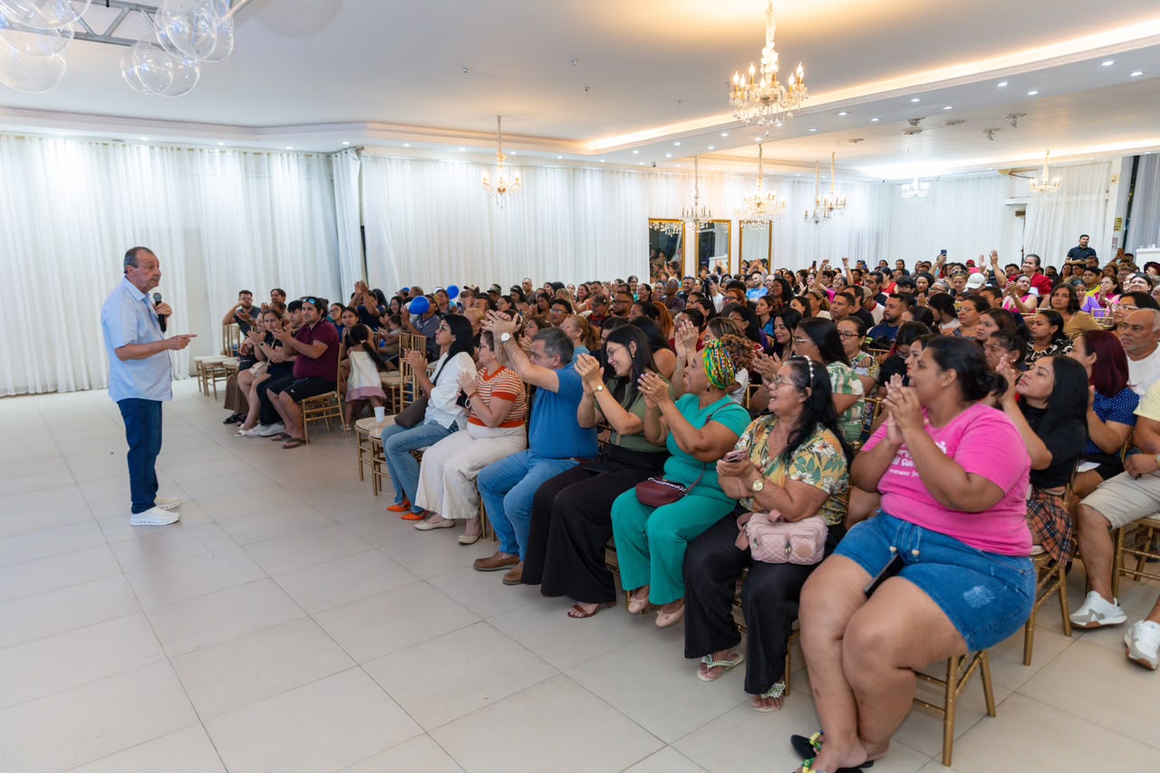 Omar coloca valorização dos professores no centro de proposta para recuperar educação do Amazonas