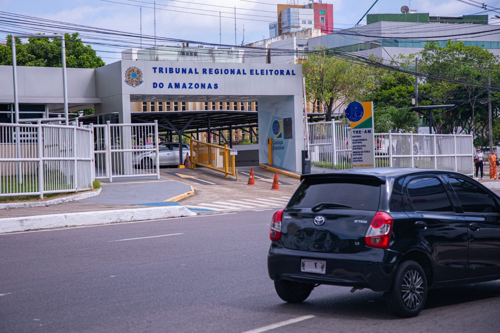 TRE-AM alerta sobre propaganda eleitoral em carros de aplicativo