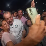 Omar planeja construir 40 mil casas e priorizar mulheres como donas dos imóveis