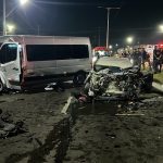 VÍDEO: Grave acidente entre carro e van deixa motorista morto e mais de 10 feridos em Manaus