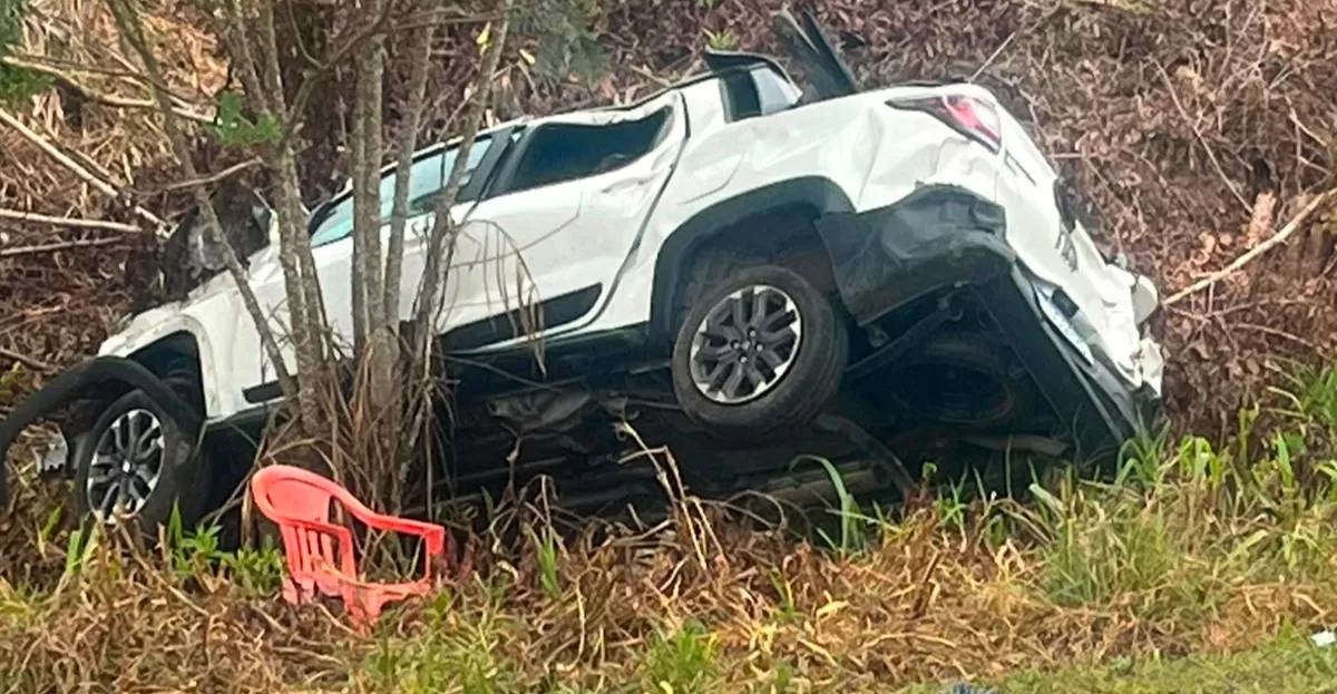acidente entre dois carros deixa quatro feridos na BR-174 acidente entre dois carros deixa quatro feridos na BR-174