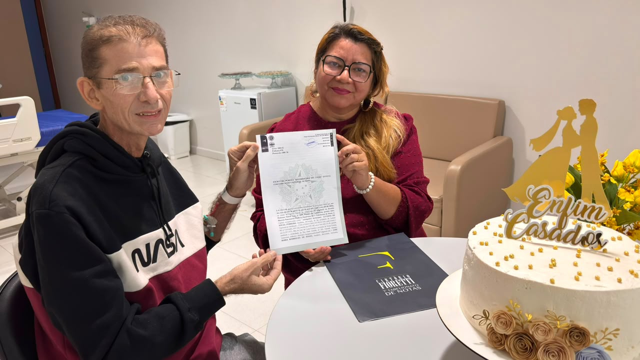 Homem com câncer se casa em hospital de Manaus após 17 anos com companheira Homem com câncer se casa em hospital de Manaus após 17 anos com companheira