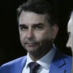 Flávio Bolsonaro tem candidatura travada após filiação ao Missão; TSE nega ataque hacker