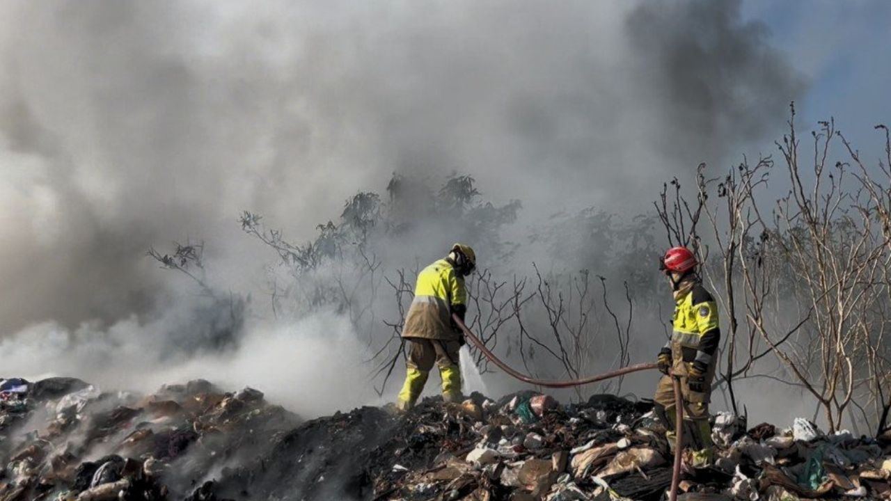 VÍDEO: Incêndio no lixão de Iranduba passa de 18 horas e fumaça chega a Manaus