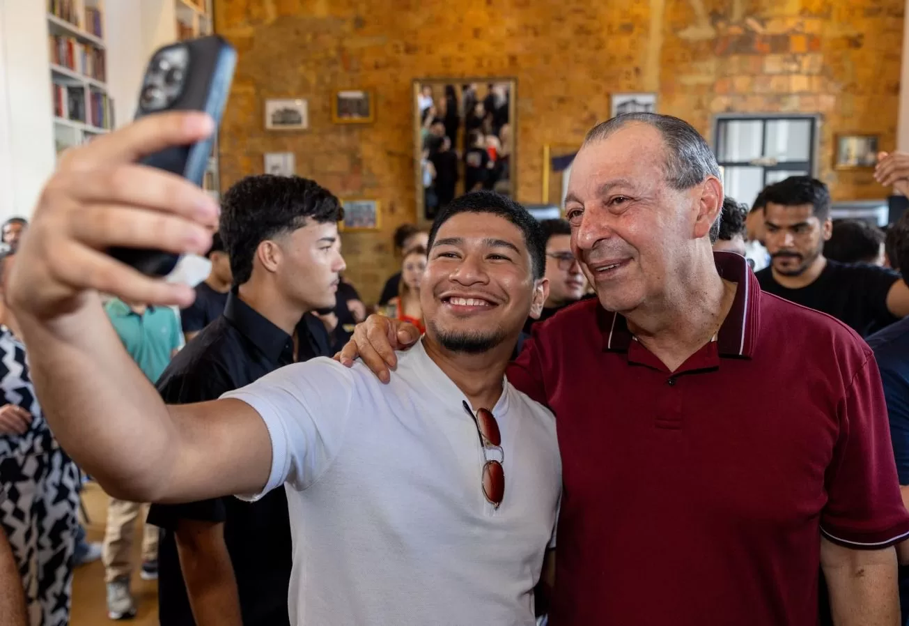 Proposta de Omar vai facilitar primeiro emprego para jovens e cursos de IA como preparação ao futuro