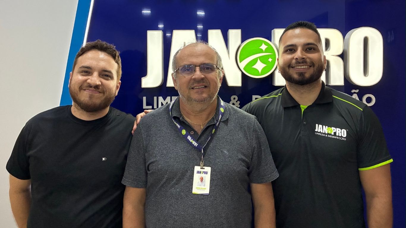 Pai e filhos transformam negócio da família em franquias de sucesso em Manaus