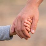 Pais reconhecem mais filhos no AM; veja como fazer o registro pela internet