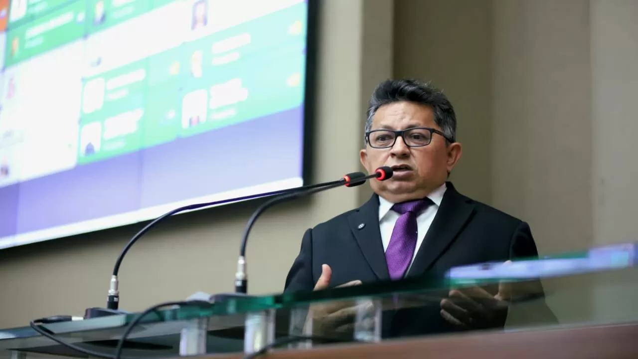 Projeto de Sinésio sobre Semana da Amizade entre pets e tutores é aprovado na Aleam