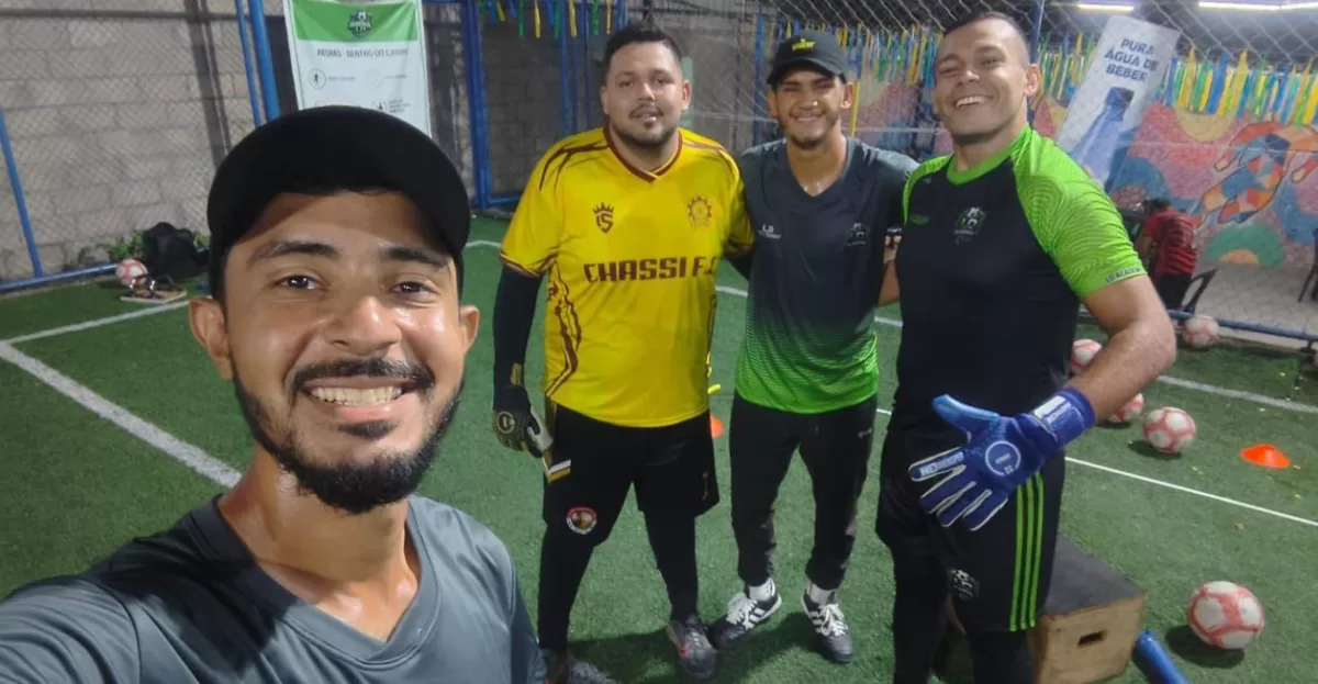 Do sintético ao barro: treino para goleiros em Manaus prepara atletas para diferentes campos