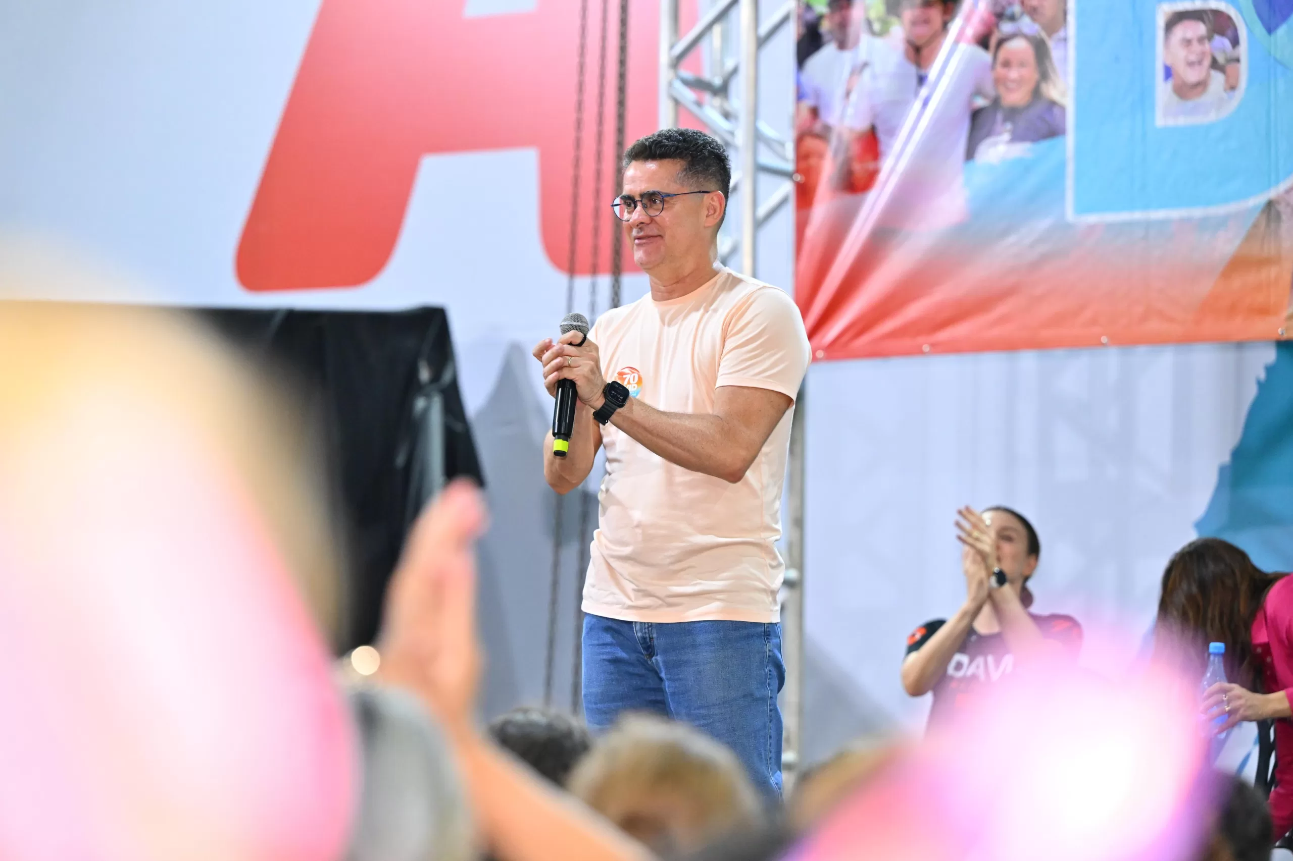 “Vamos criar oportunidades e garantir comida na mesa”, diz David ao apresentar propostas para área social