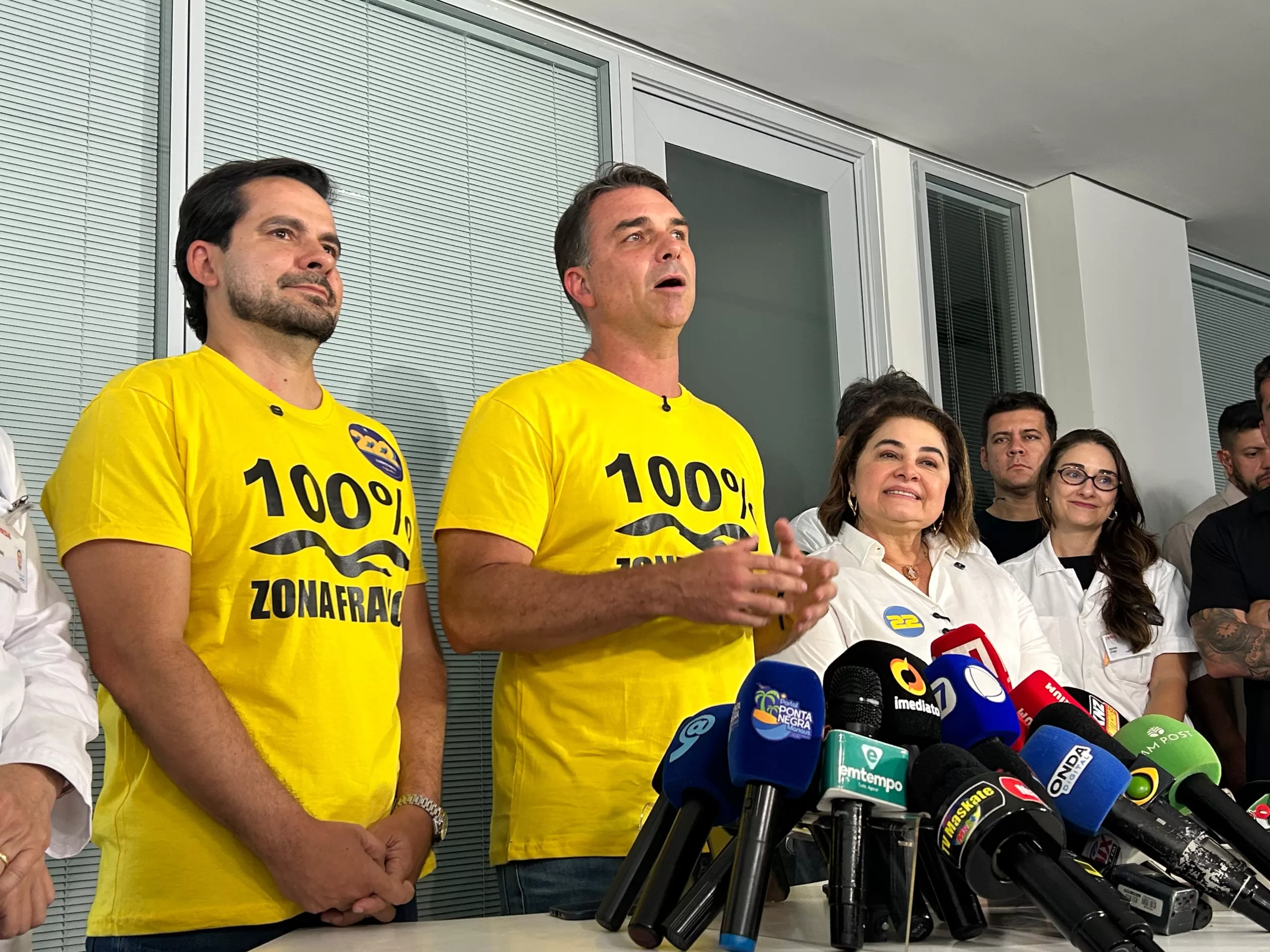 Em Manaus, Flávio Bolsonaro diz estar tranquilo sobre investigação do filme Dark Horse