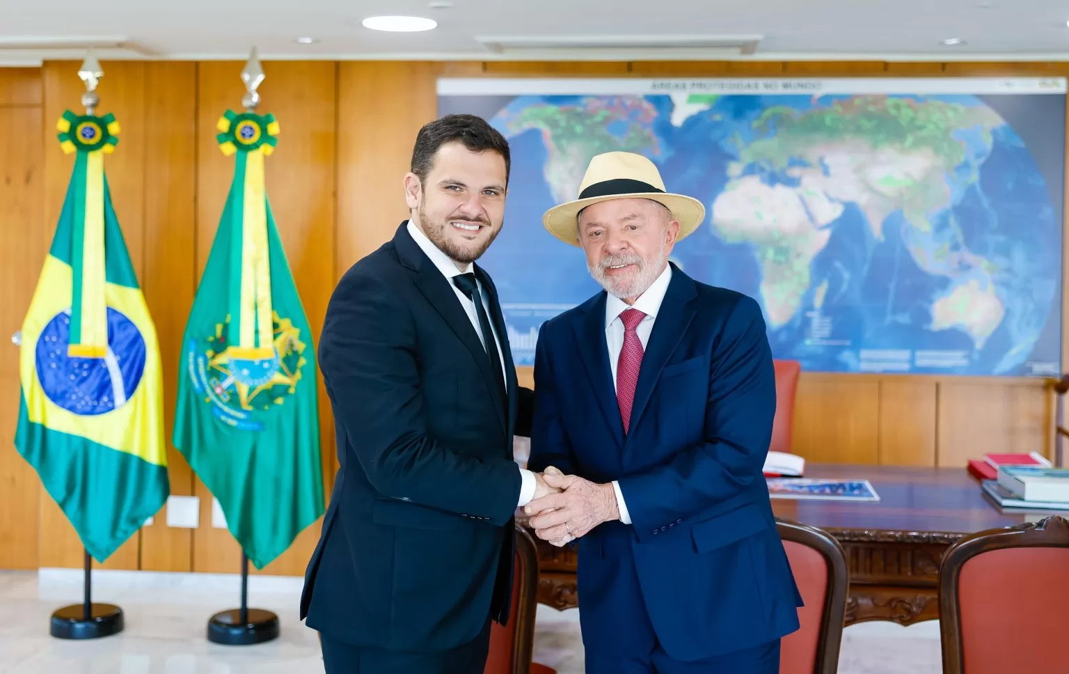 Renato Junior garante R$ 100 milhões com Lula para obras em Manaus