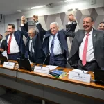 Com relatoria de Omar, CCJ do Senado aprova PEC que acaba com escala 6×1