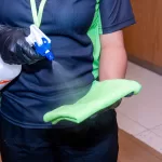 Rio Negro baixa e reforça importância de economizar água na limpeza em Manaus