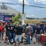 VÍDEO: Passageira de moto tem perna esmagada em acidente com carreta em Manaus