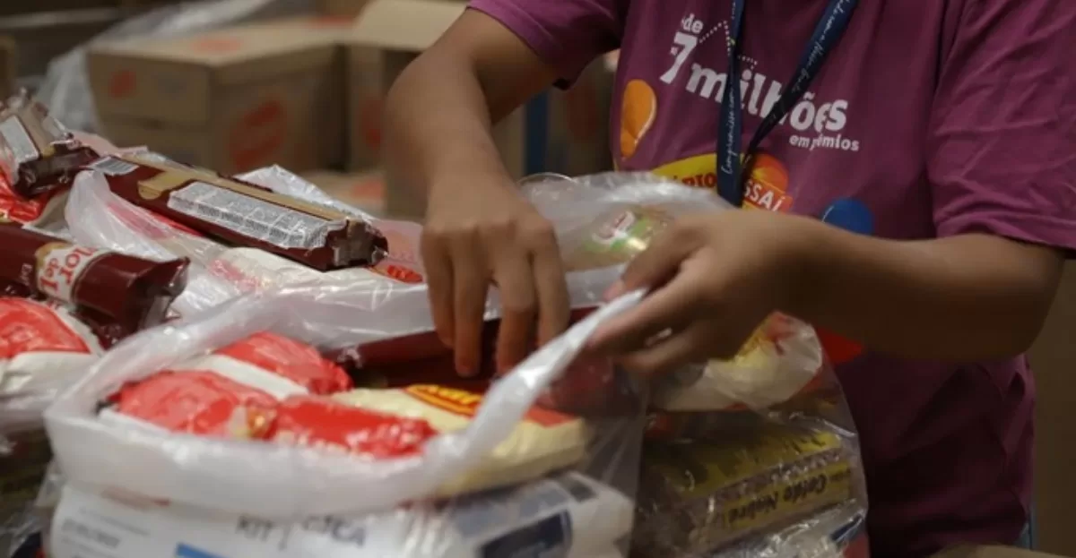 Assaí doa quase 2 toneladas de alimentos e ajuda a garantir 3,2 mil refeições no AM