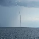 Tromba d’água surge sobre lago no Amazonas durante tempestade; veja vídeo