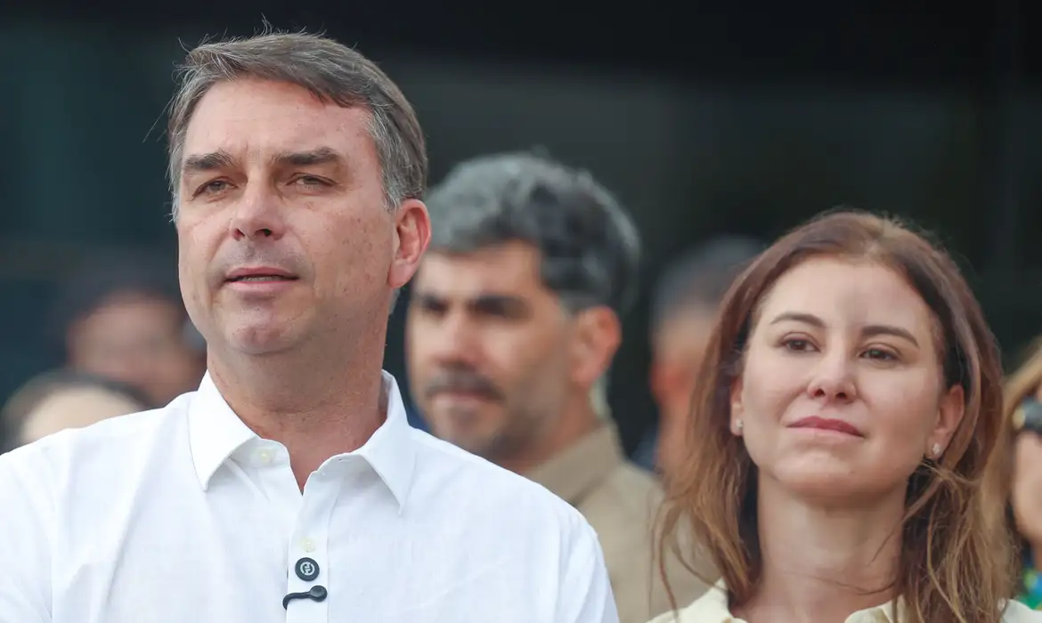 Flávio Bolsonaro declara apoio ao fim da escala 6×1: ‘Vontade da maioria do povo’