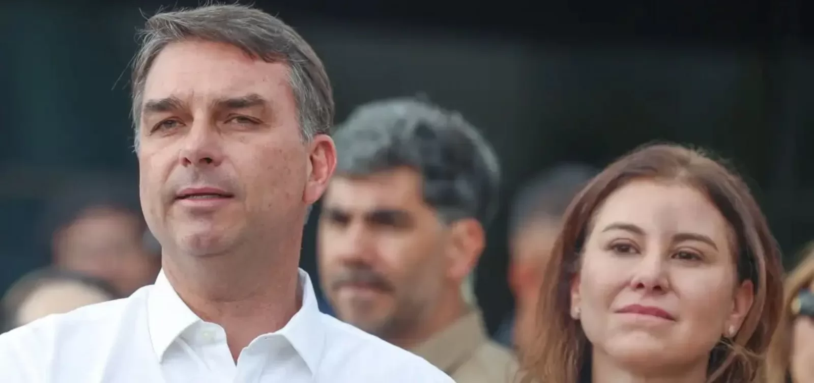 Flávio Bolsonaro e família recebem autorização humanitária para permanecer nos EUA por um ano
