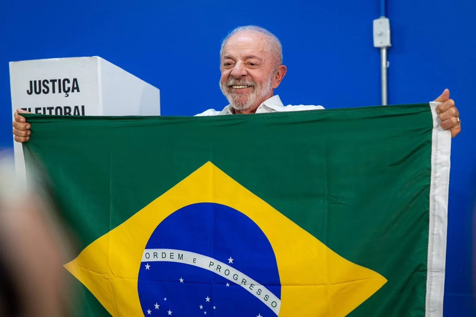 Lula vota em São Bernardo do Campo ao lado de Janja e aliados políticos