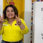 Maria do Carmo projeta disputa no 2º turno ao votar em Manaus