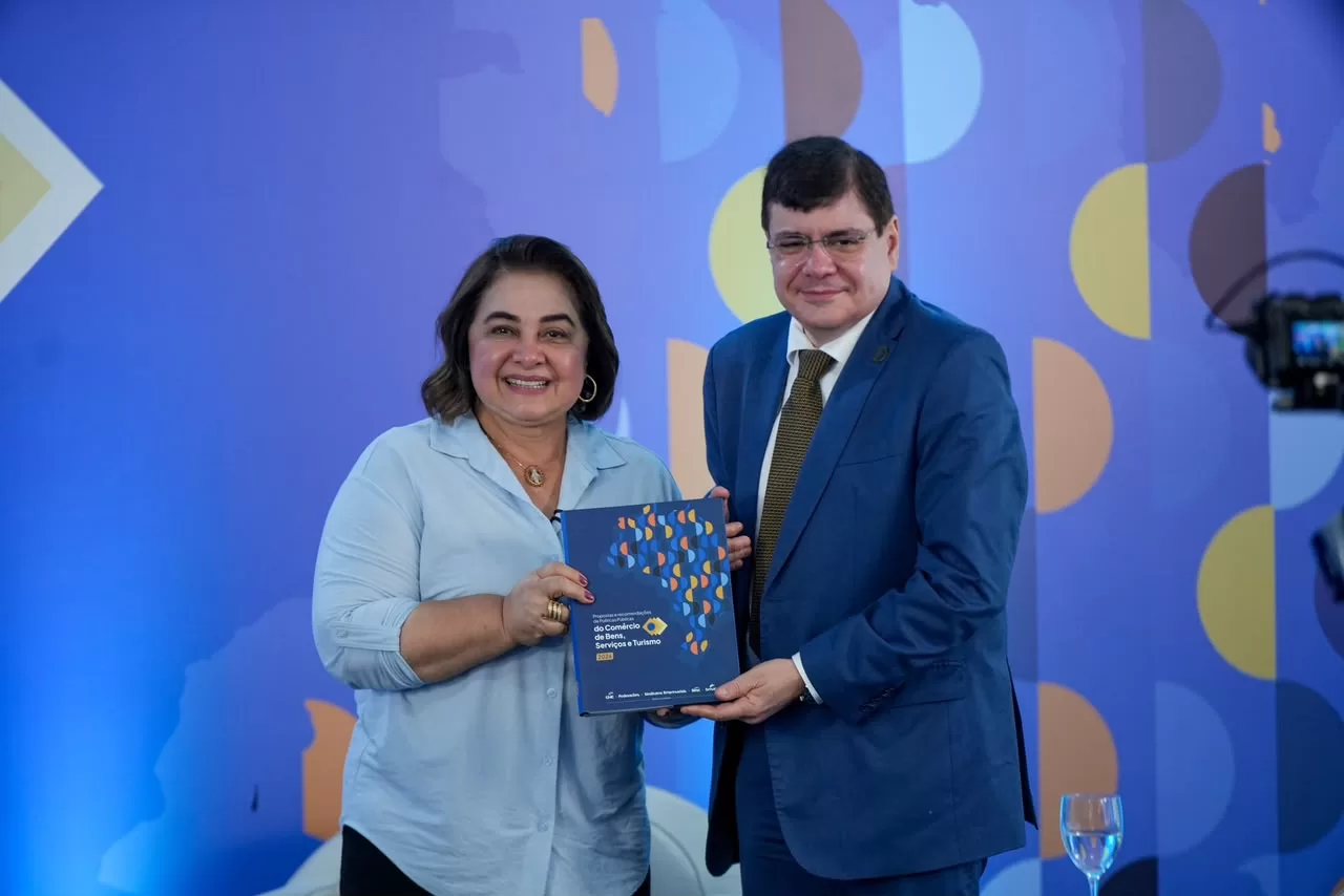 Maria do Carmo propõe medidas para fortalecer comércio e turismo no AM